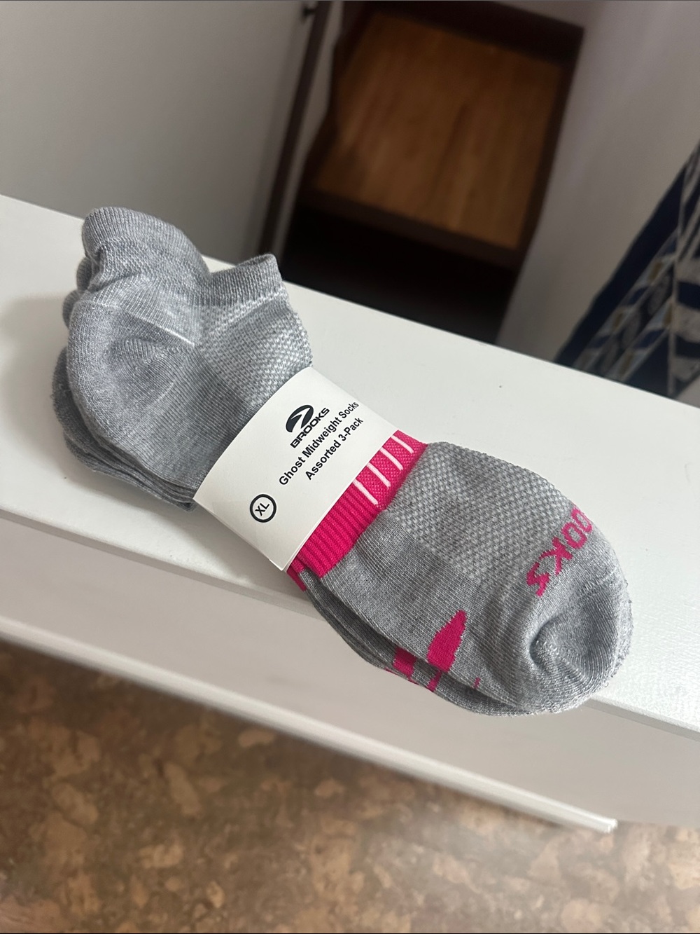 Brooks Gray & Pink Low-Cut Athletic Socks - 3 Pack